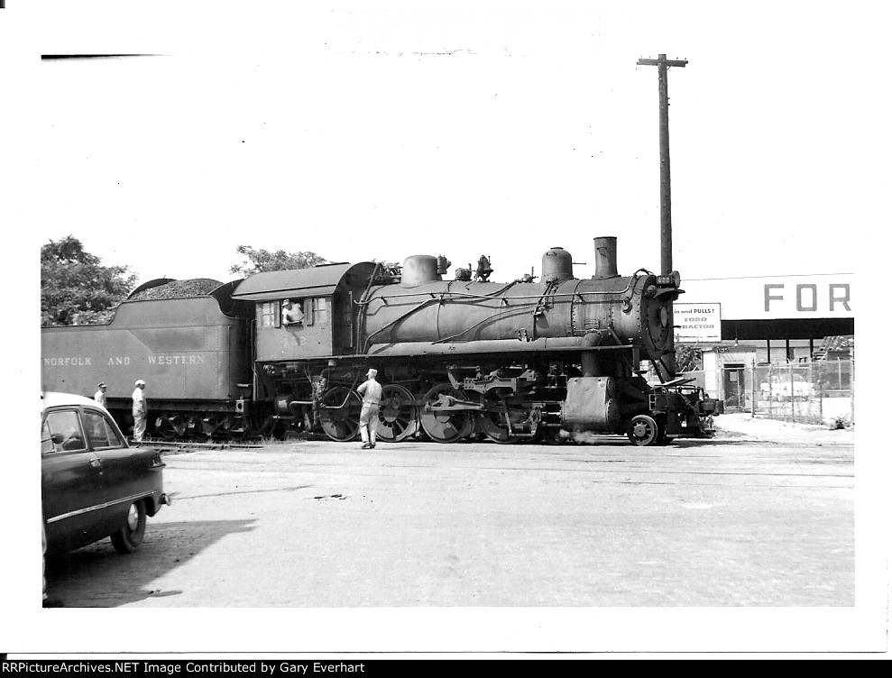 NW 4-8-0 #422 - Norfolk & Western 